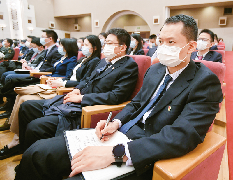 2021年3月16日，党史社区教育中央宣讲团首场报告会在京举行，图为参会人员在听报告。 新华社记者 陈晔华/摄